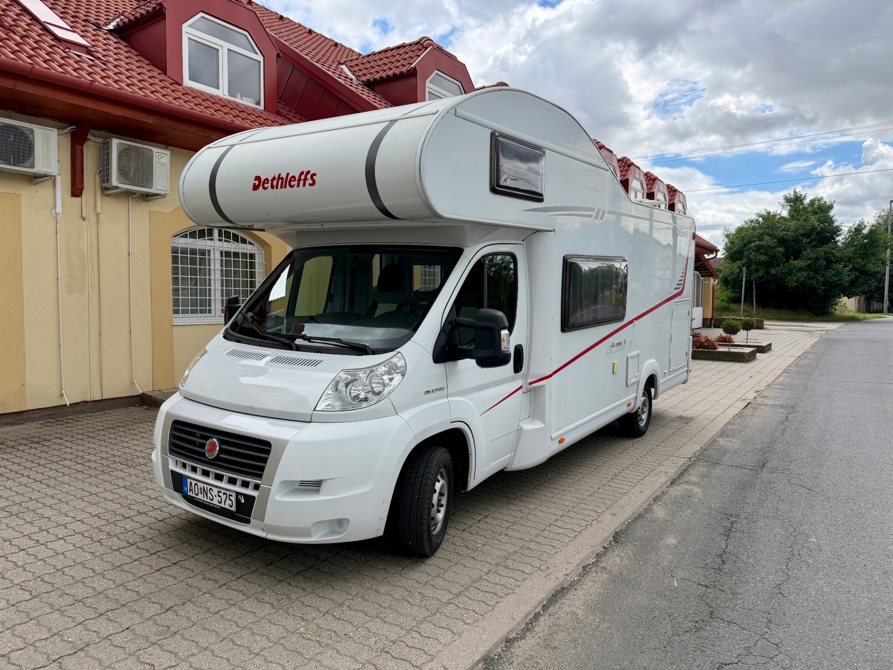 Breki kívülről — Dethleffs Globe S